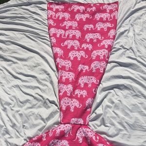LUSH FUCHSIA PINK ELEPHANT MERMAID BLANKET QUILTED